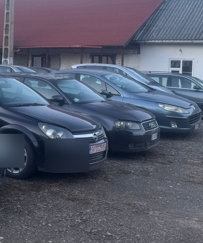 Peugeot 407, gri închis, în parcul AutoResursa